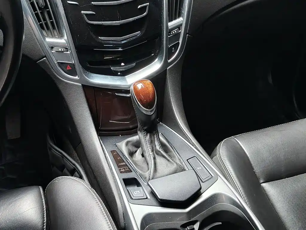 Cadillac SRX — миниатюра 18