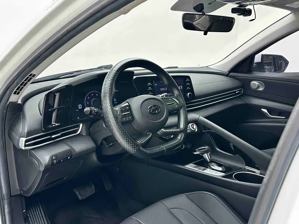 Hyundai Elantra — миниатюра 8