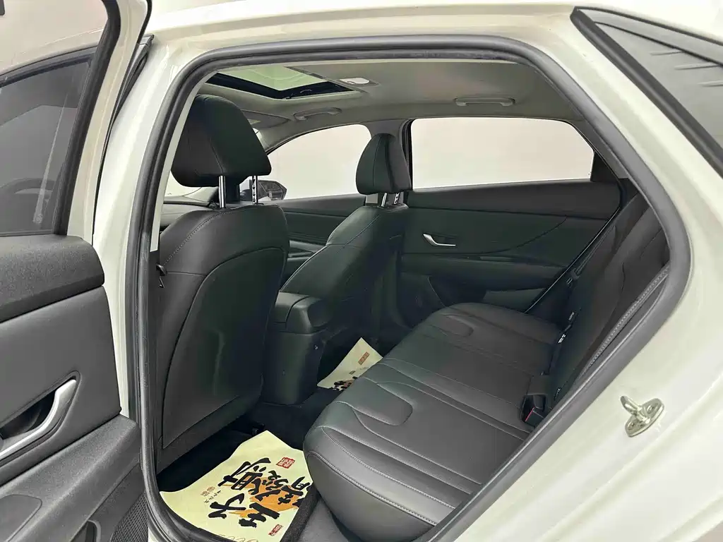Hyundai Elantra — миниатюра 11
