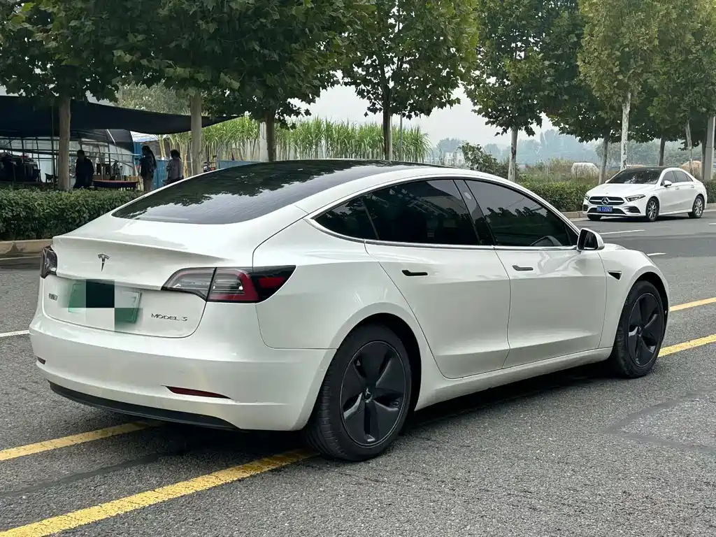 Tesla Model 3 — миниатюра 9