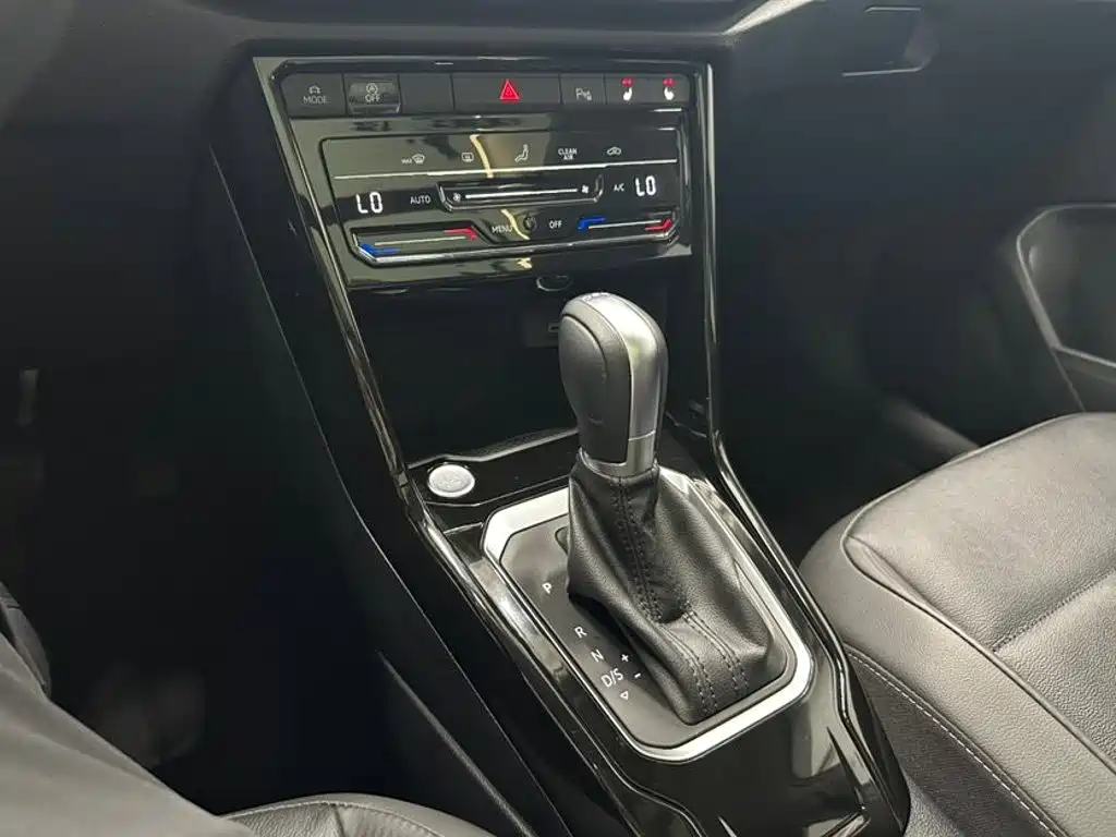 Volkswagen T-Roc — миниатюра 12