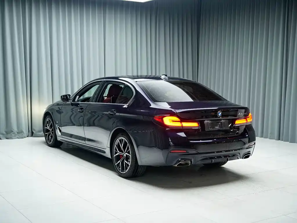 BMW 5 Series — миниатюра 9