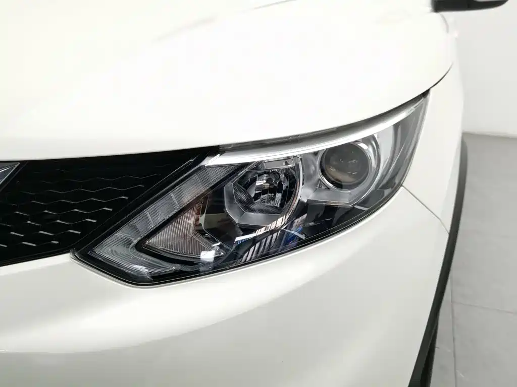 Nissan Qashqai — миниатюра 7
