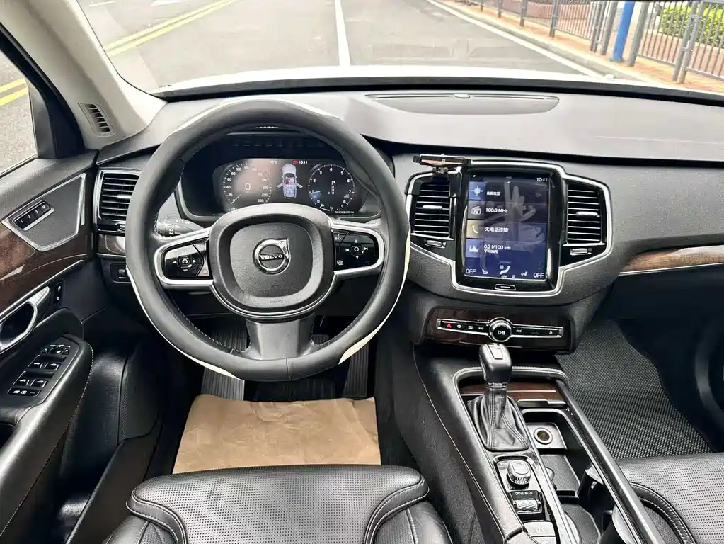 Volvo XC90 — миниатюра 13