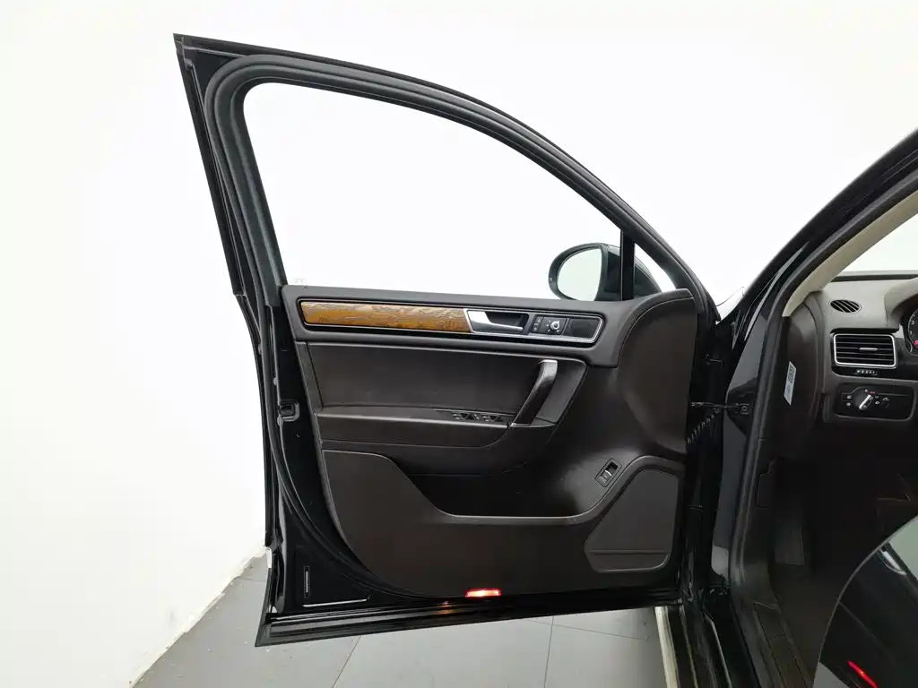 Volkswagen Touareg — миниатюра 8