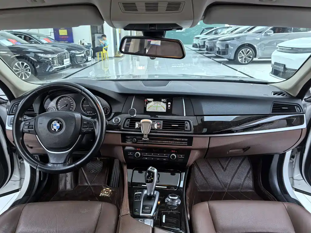 BMW 5 Series — миниатюра 7