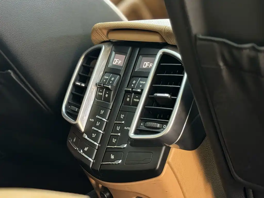 Porsche Cayenne — миниатюра 16