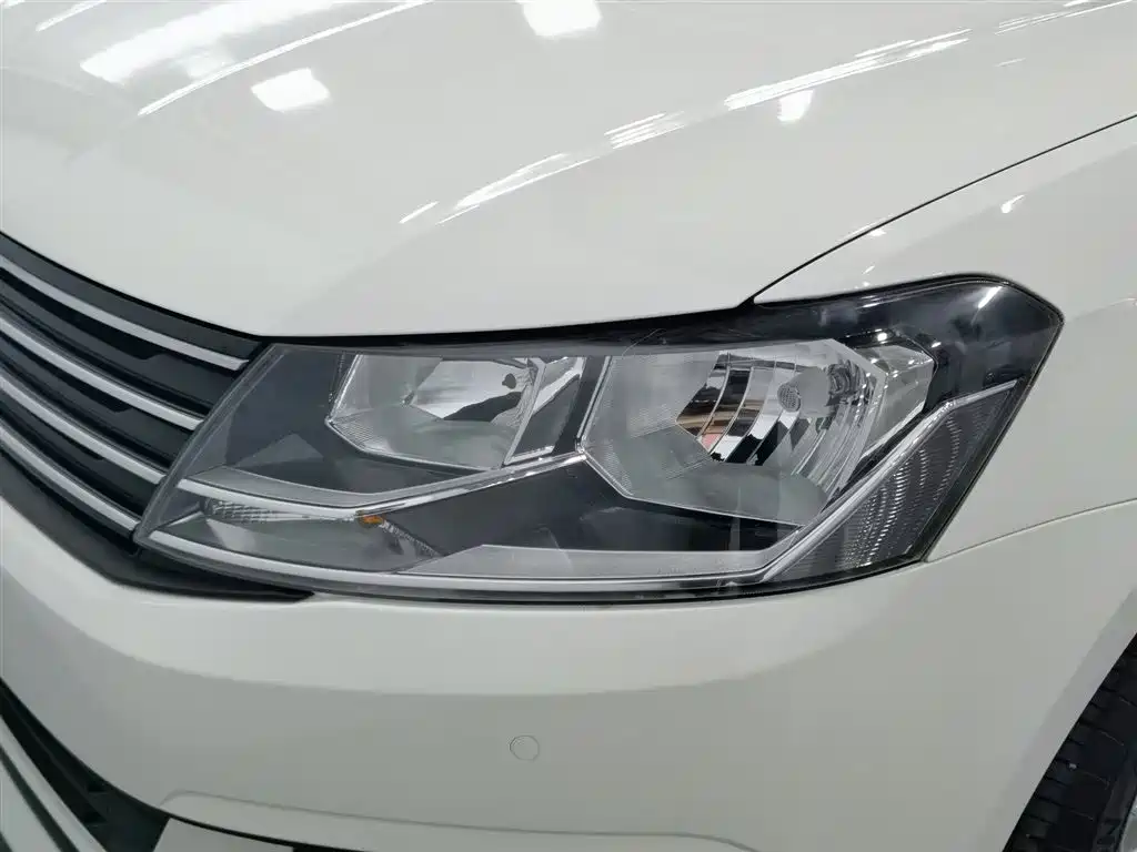 Volkswagen Gran Lavida 2015 1.6L AT Comfort