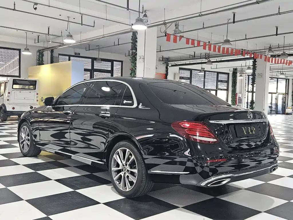 Mercedes-Benz E-Class — миниатюра 5