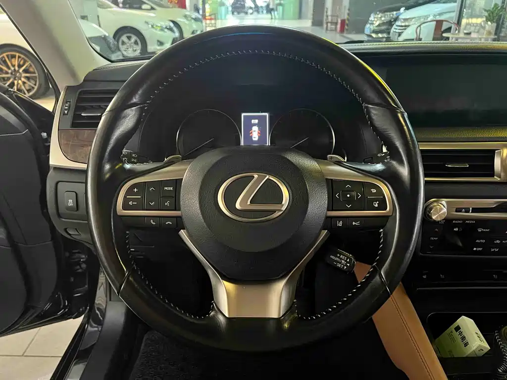 Lexus GS — миниатюра 9