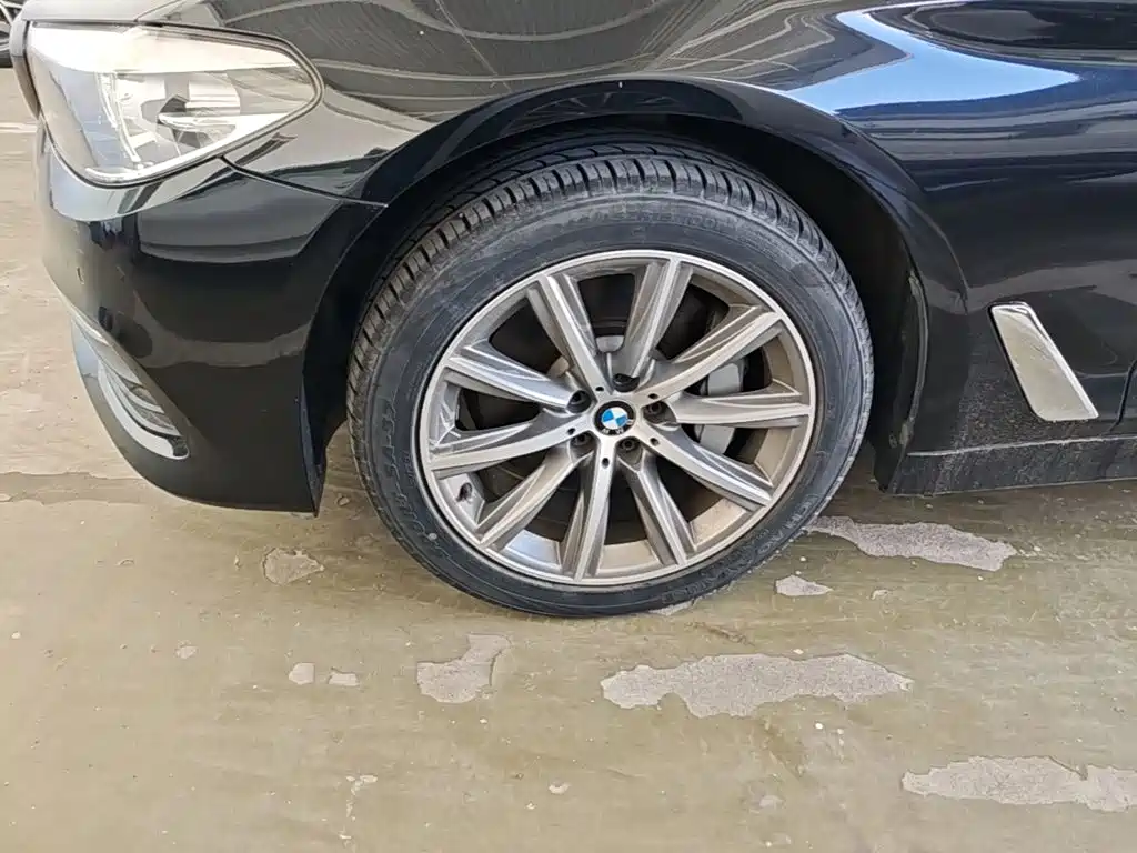 BMW 5 Series — миниатюра 23