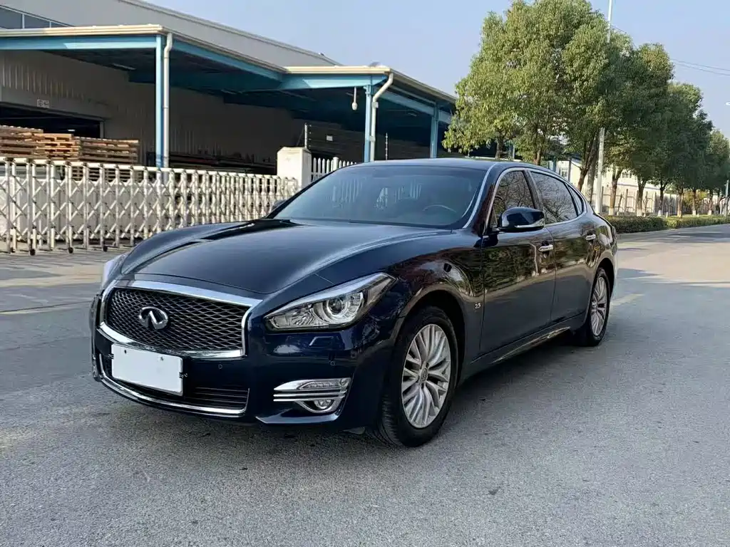 Infiniti Q70