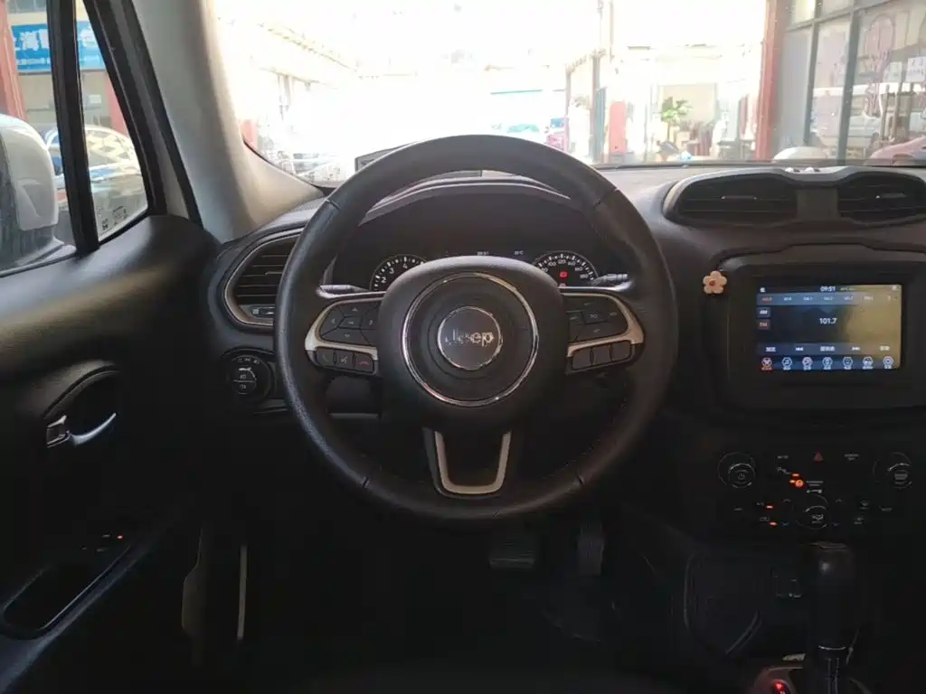 Jeep Renegade — миниатюра 10