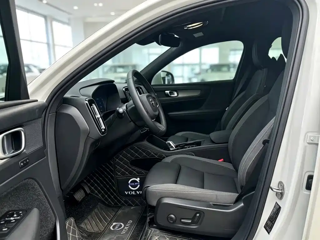 Volvo XC40 — миниатюра 7