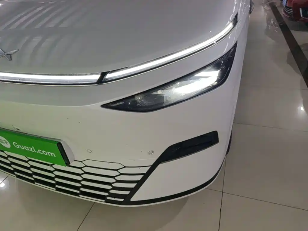 XPeng X9 — миниатюра 24