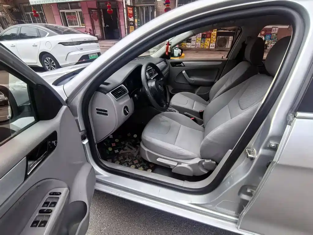 Volkswagen Bora 2011 1.6L AT Comfort