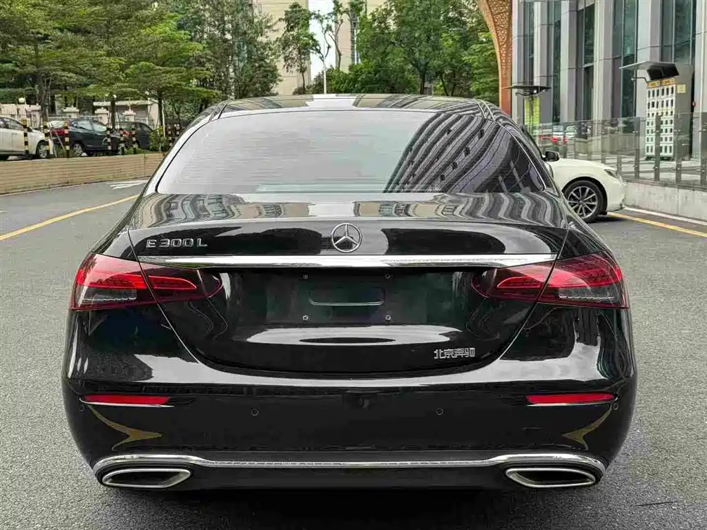 Mercedes-Benz E-Class — миниатюра 5
