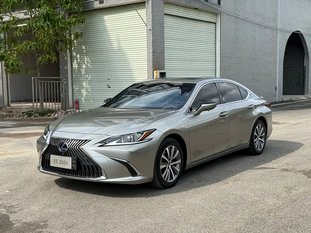 Lexus ES 2021