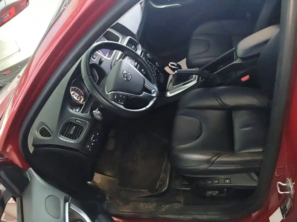 Volvo V40 — миниатюра 15