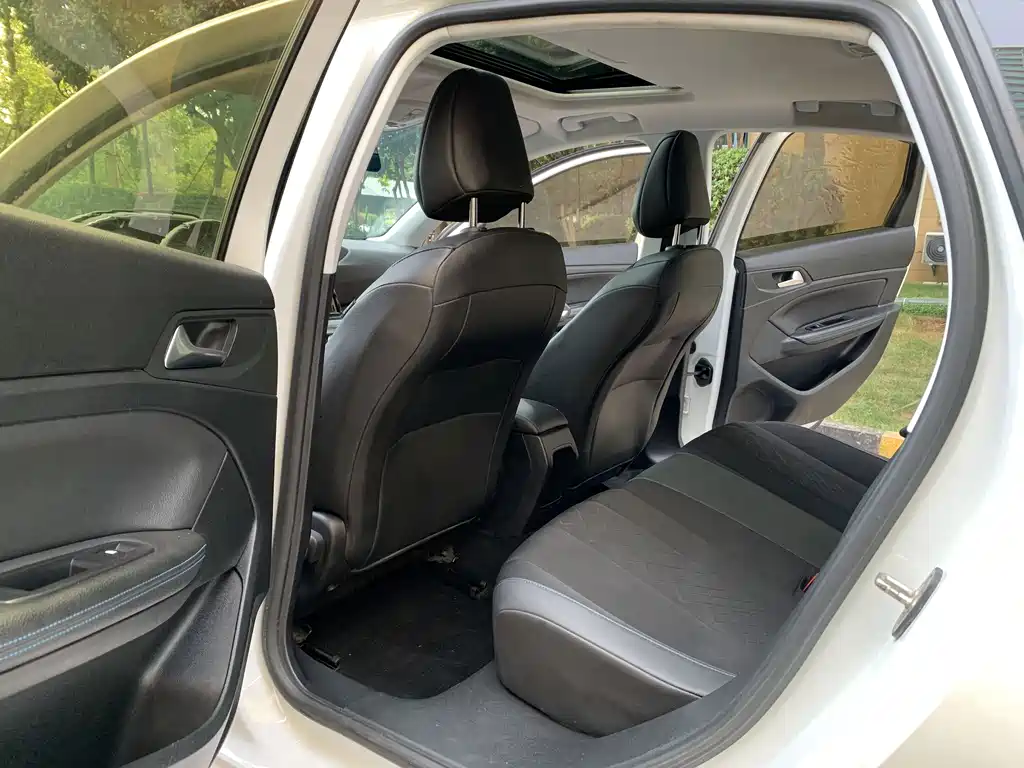 Peugeot 308 — миниатюра 8