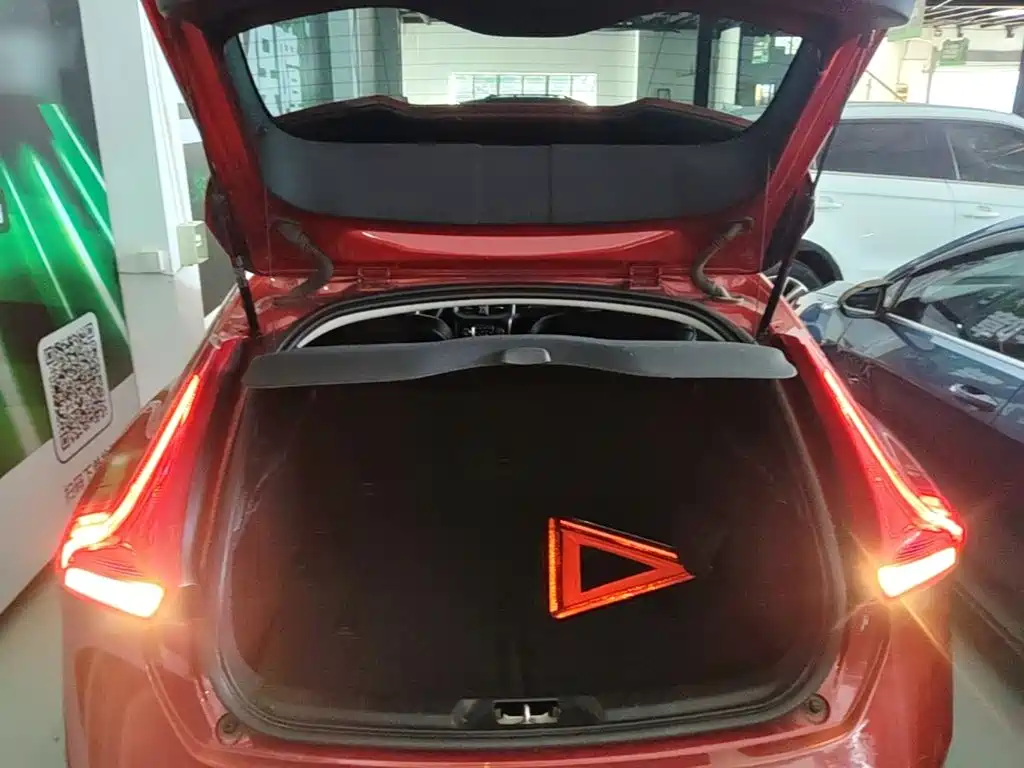 Volvo V40 — миниатюра 19