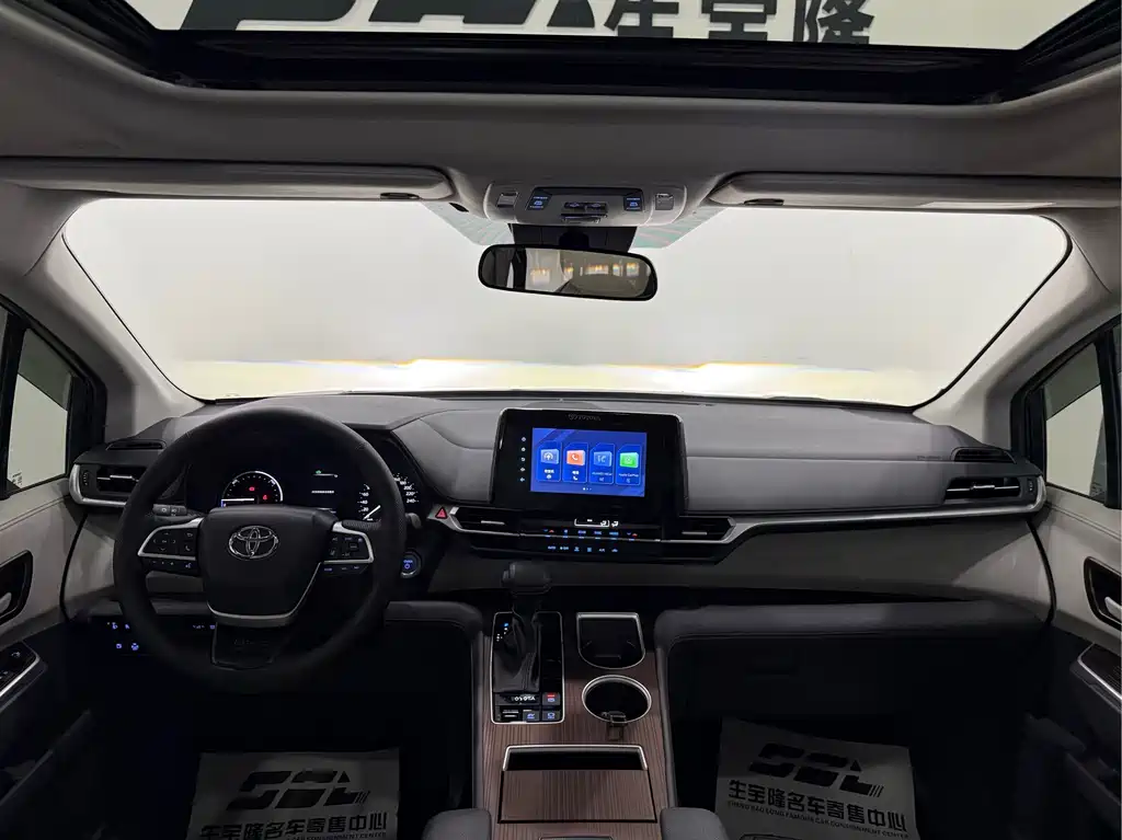 Toyota Sienna — миниатюра 15