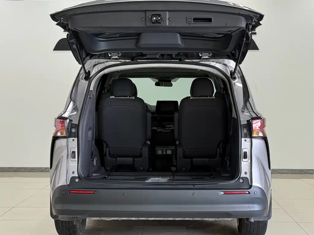 Toyota Sienna — миниатюра 29