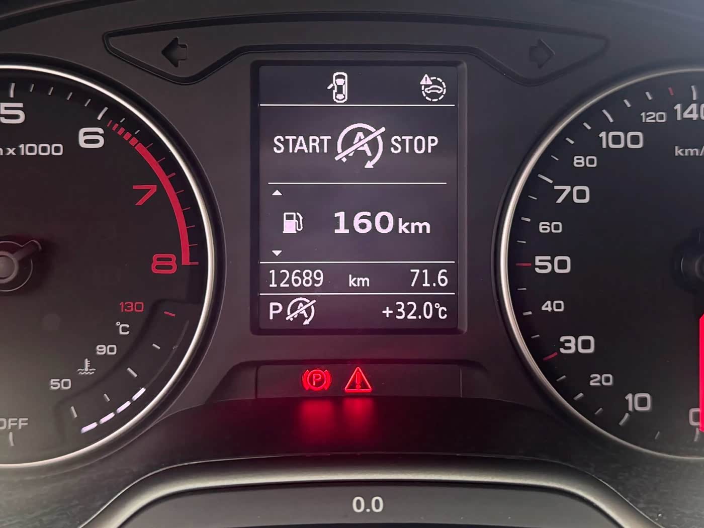 Audi Q3 1.4 л 2023 г. Чёрный, пробег 12500 км
