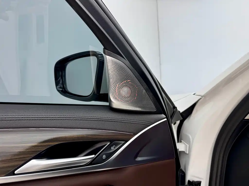BMW 5 Series — миниатюра 8