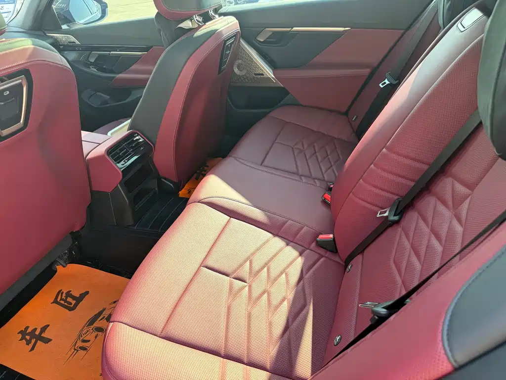 BMW 5 Series — миниатюра 8
