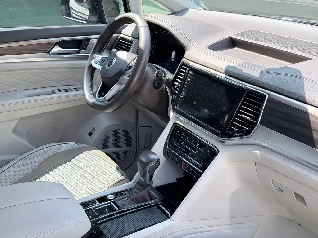 Volkswagen Viloran 2020 380TSI Luxury