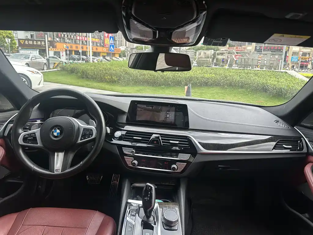 BMW 5 Series — миниатюра 9