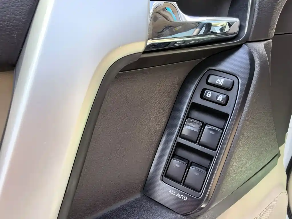Toyota Prado — миниатюра 17