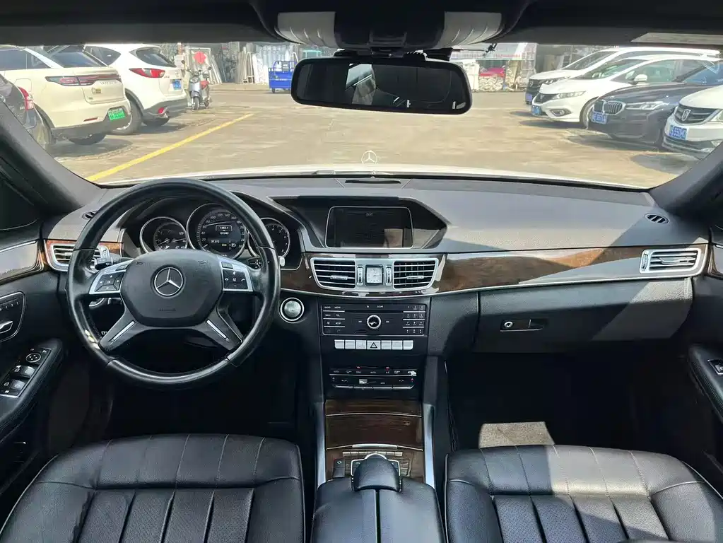 Mercedes-Benz E-Class — миниатюра 10
