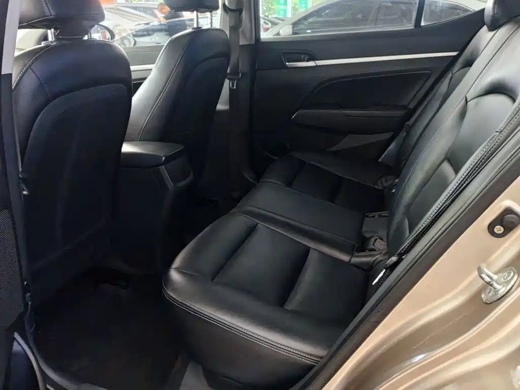 Hyundai Elantra — миниатюра 6
