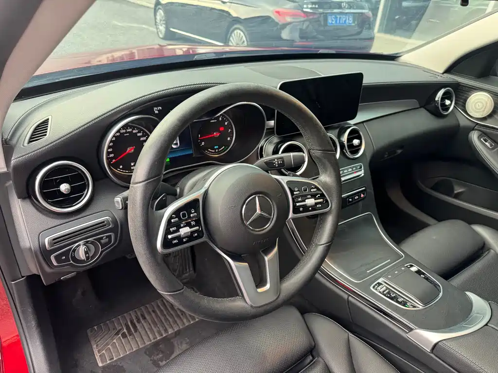 Mercedes-Benz C-Class — миниатюра 11