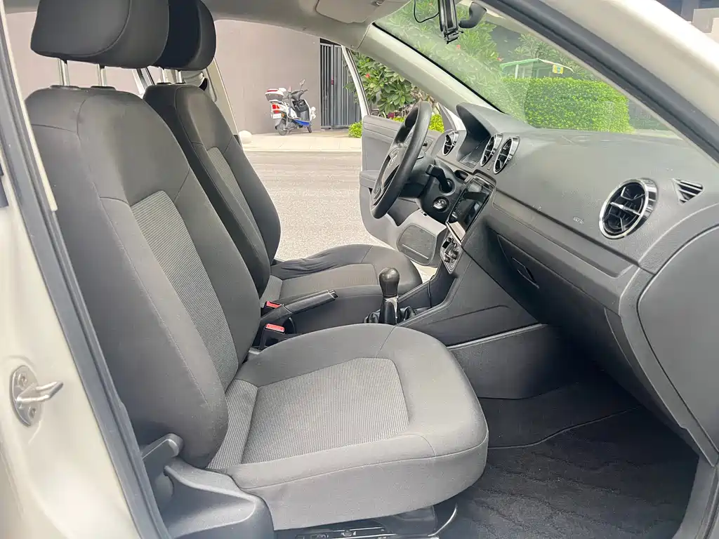 Volkswagen Jetta — миниатюра 11