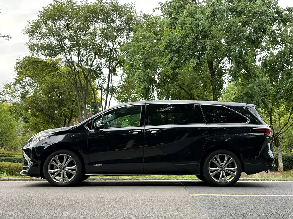 Toyota Sienna — миниатюра 9