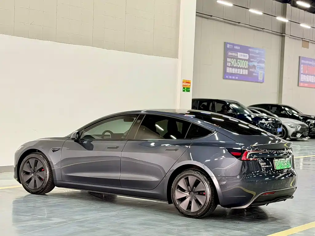 Tesla Model 3 — миниатюра 13