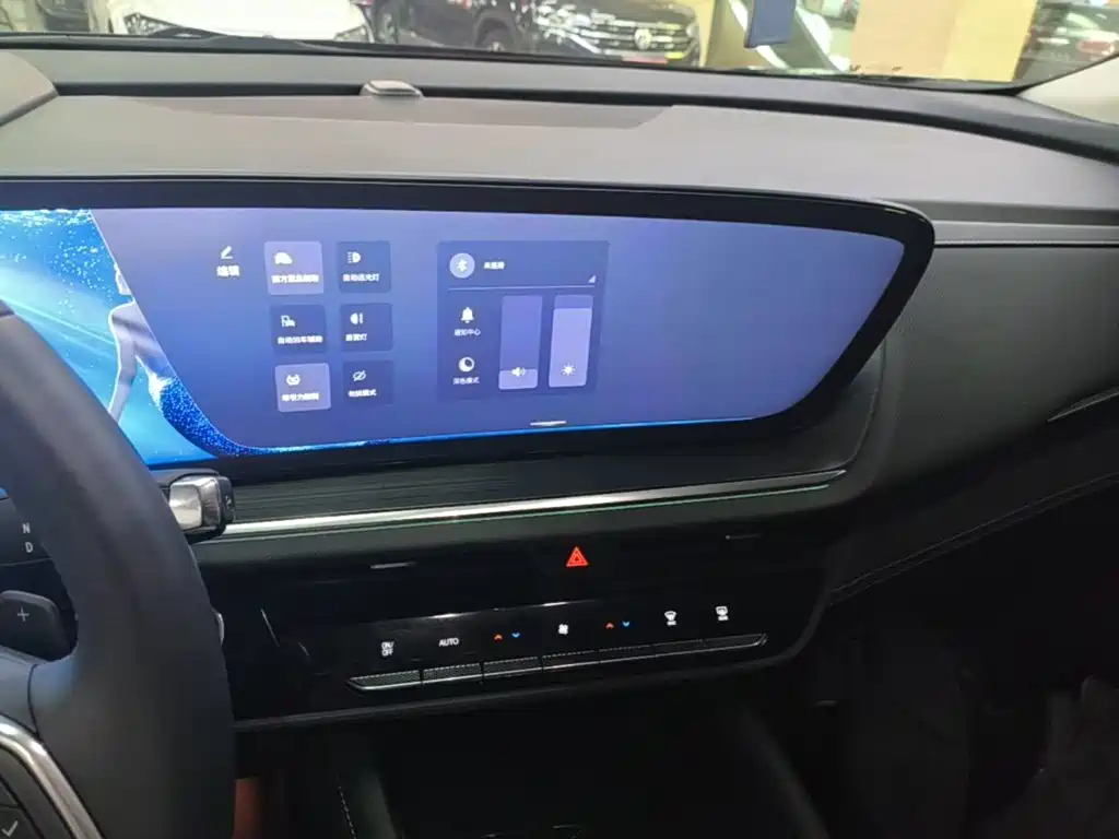 Buick Envision Plus — миниатюра 13