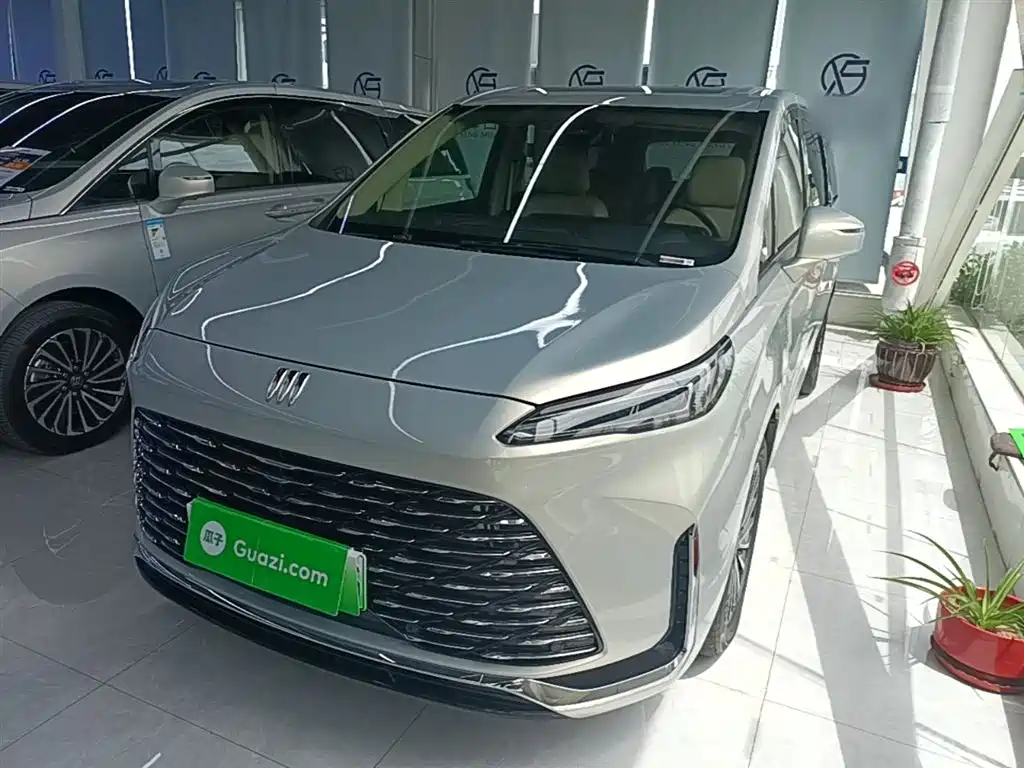 Buick GL8 Hybrid 2025