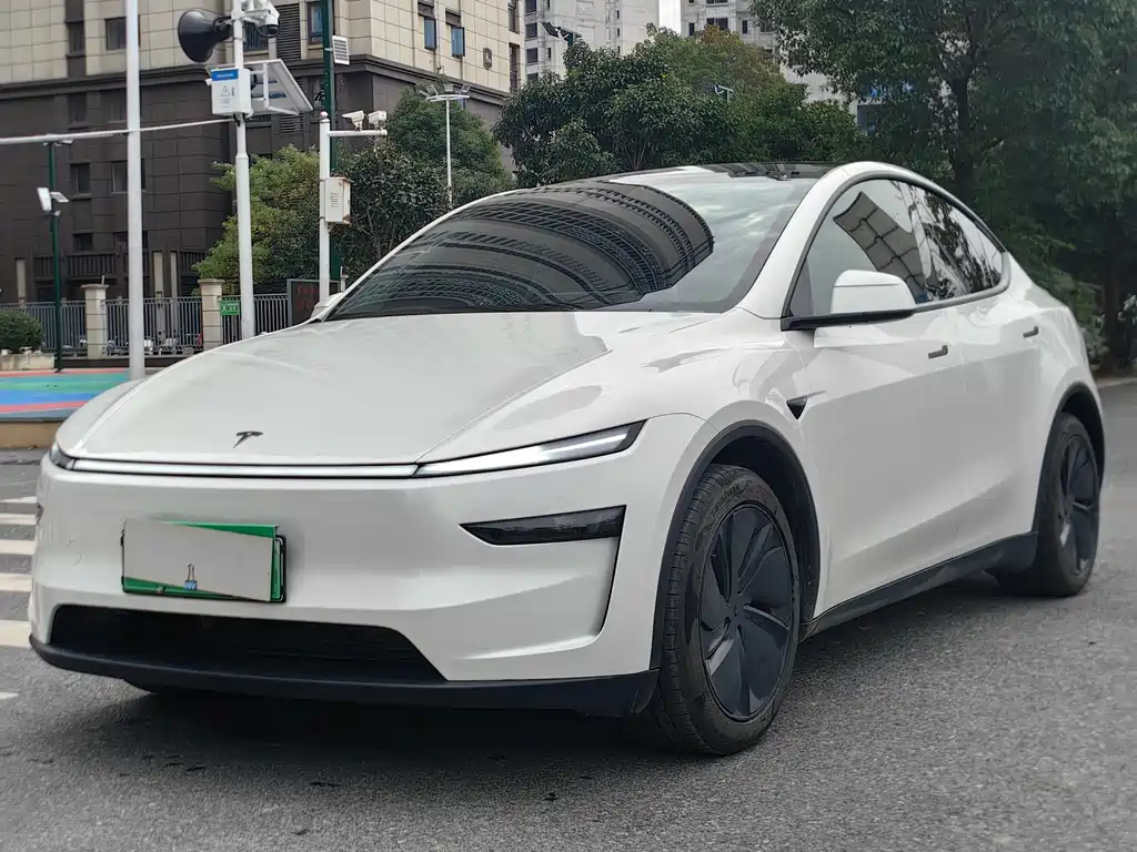 Tesla Model Y 2025