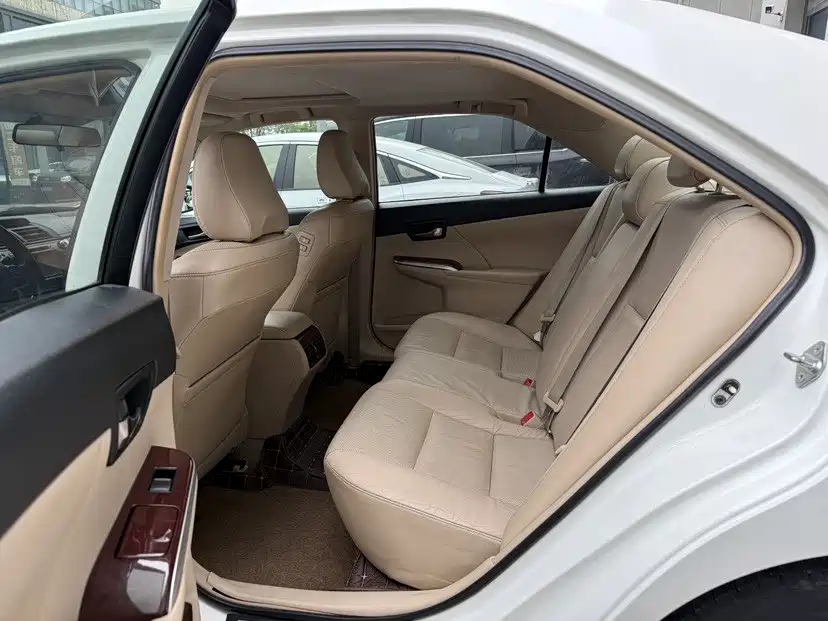 Toyota Camry — миниатюра 8