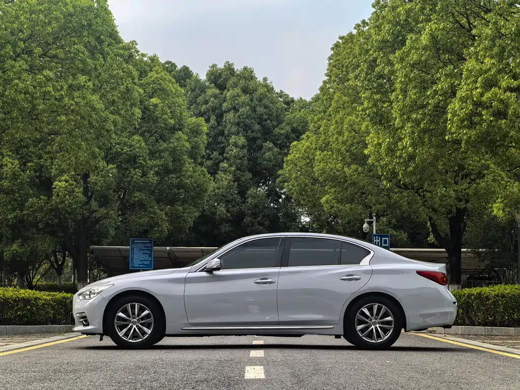INFINITI  Q50L