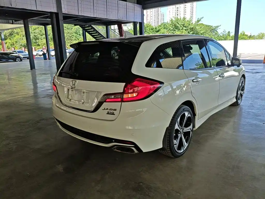 Honda Jade 2017 210TURBO CVT Luxury 5 мест