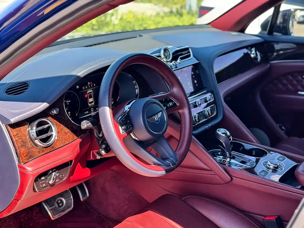 Bentley Bentayga — миниатюра 4