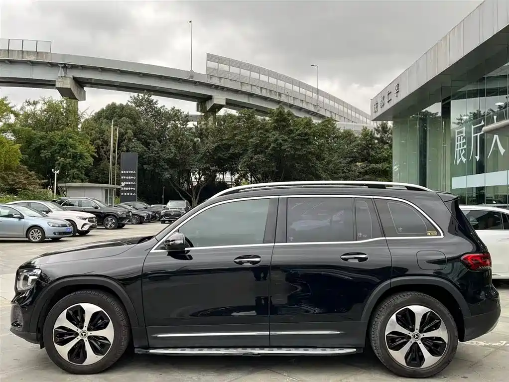 MERCEDES-BENZ GLB