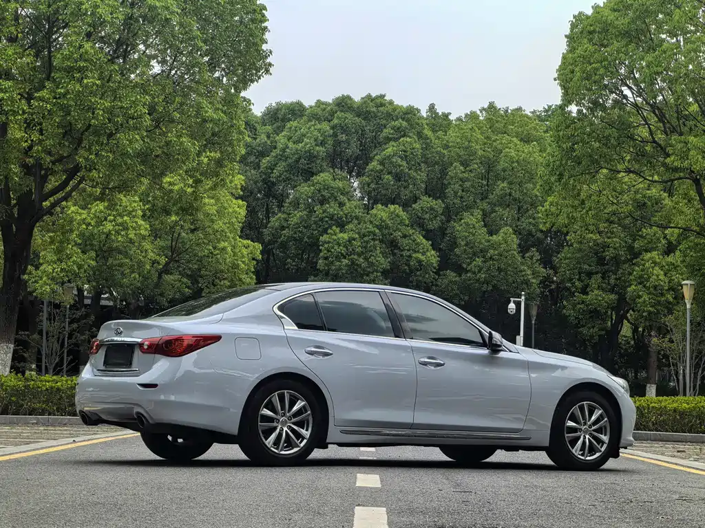INFINITI  Q50L