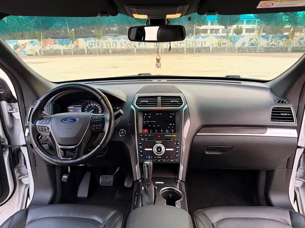 Ford Explorer (Import) — миниатюра 13