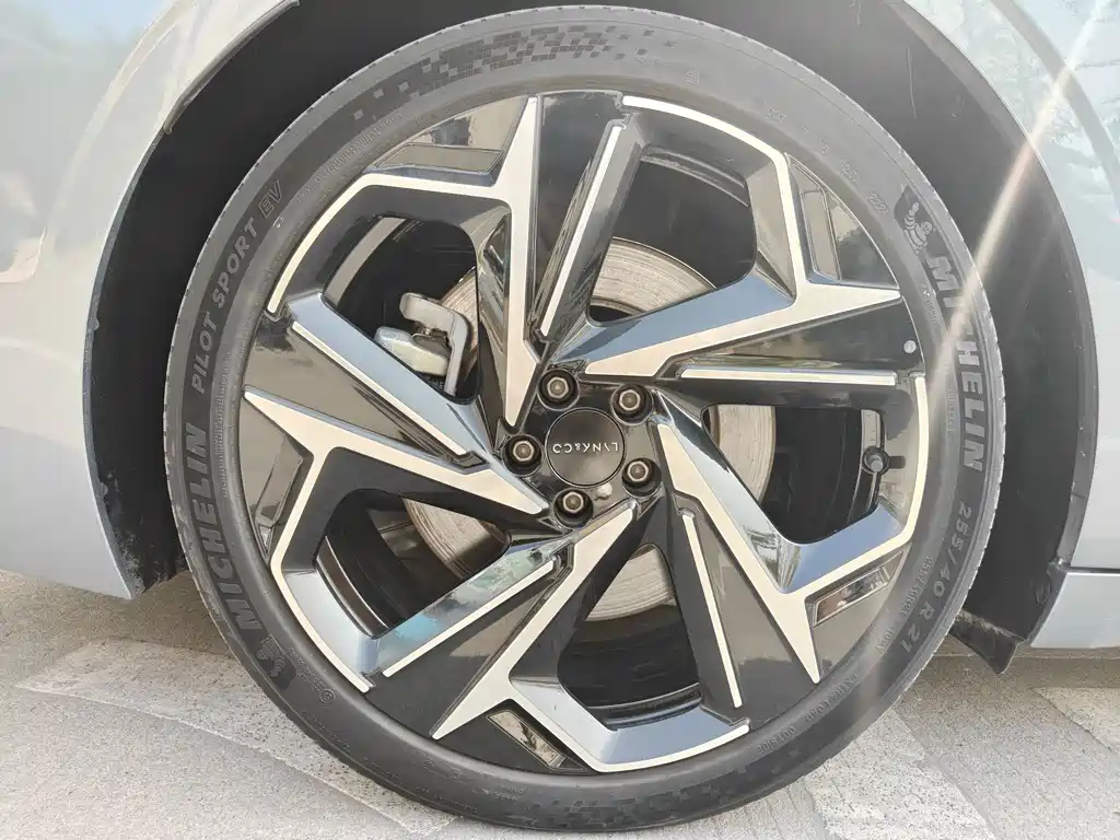 Lynk & Co Z10 — миниатюра 12